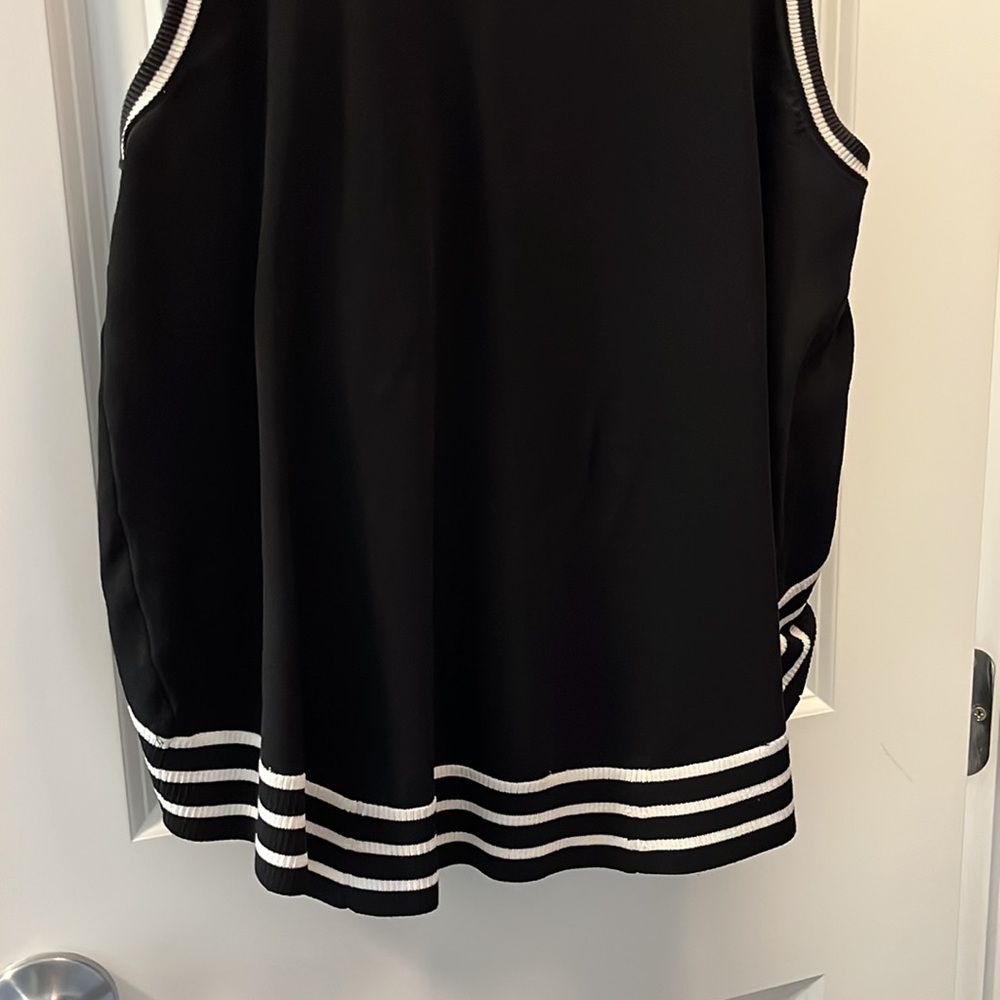 Kendall & Kylie Black and White Top - Picture 4 of 5